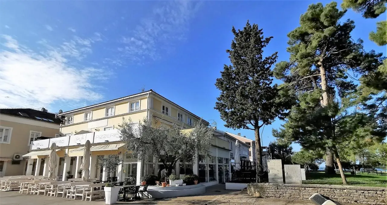 Lara Deluxe Superior 5 Star Apartment, Your Piece Of Heaven By The Sea & Park Novigrad Istria