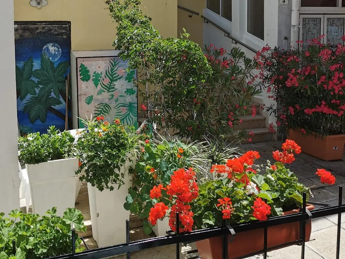 Lara Deluxe Superior 5 Star Apartment, Your Piece Of Heaven By The Sea & Park Novigrad Istria Apartmán