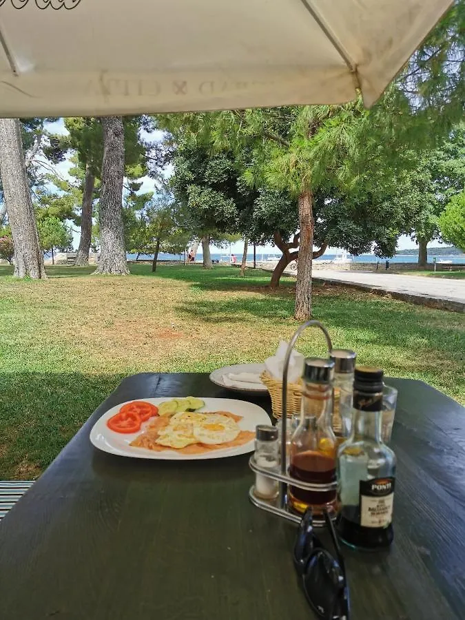 Lara Deluxe Superior 5 Star Apartment, Your Piece Of Heaven By The Sea & Park Novigrad Istria