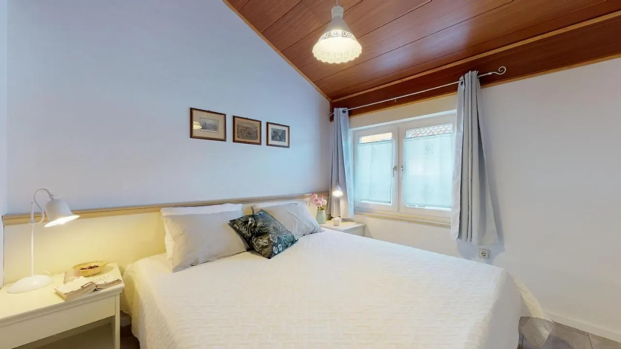 Lara Deluxe Superior 5 Star Apartment, Your Piece Of Heaven By The Sea & Park Novigrad  Novigrad (Istria)