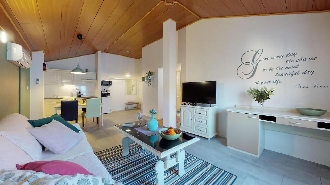 Apartment Lara Deluxe Superior 5 Star Apartment, Your Piece Of Heaven By The Sea & Park Novigrad