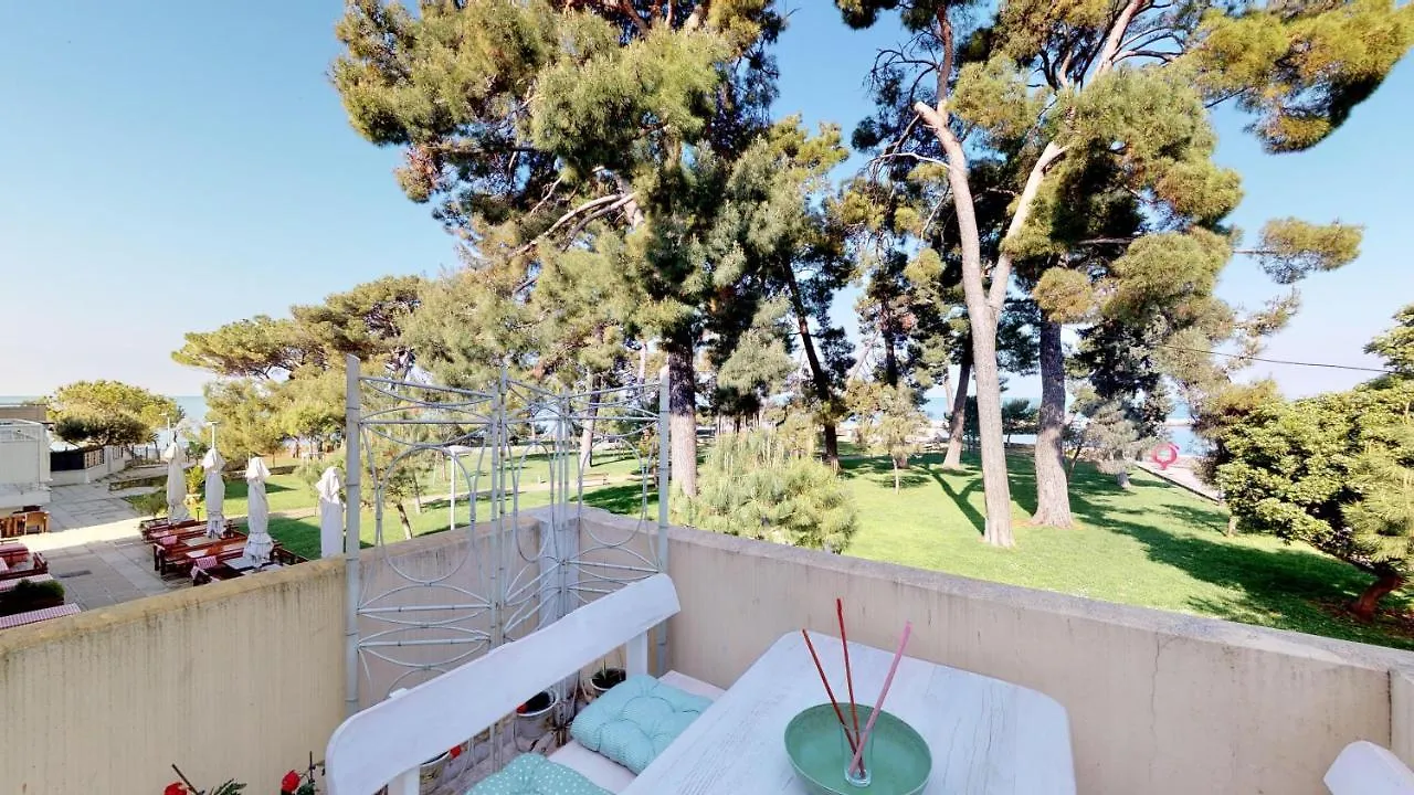Lara Deluxe Superior 5 Star Apartment, Your Piece Of Heaven By The Sea & Park Novigrad  Apartment Novigrad (Istria)