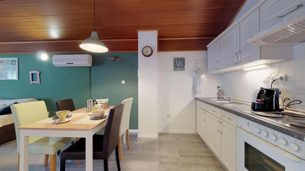 Lara Deluxe Superior 5 Star Apartment, Your Piece Of Heaven By The Sea & Park Novigrad Istria
