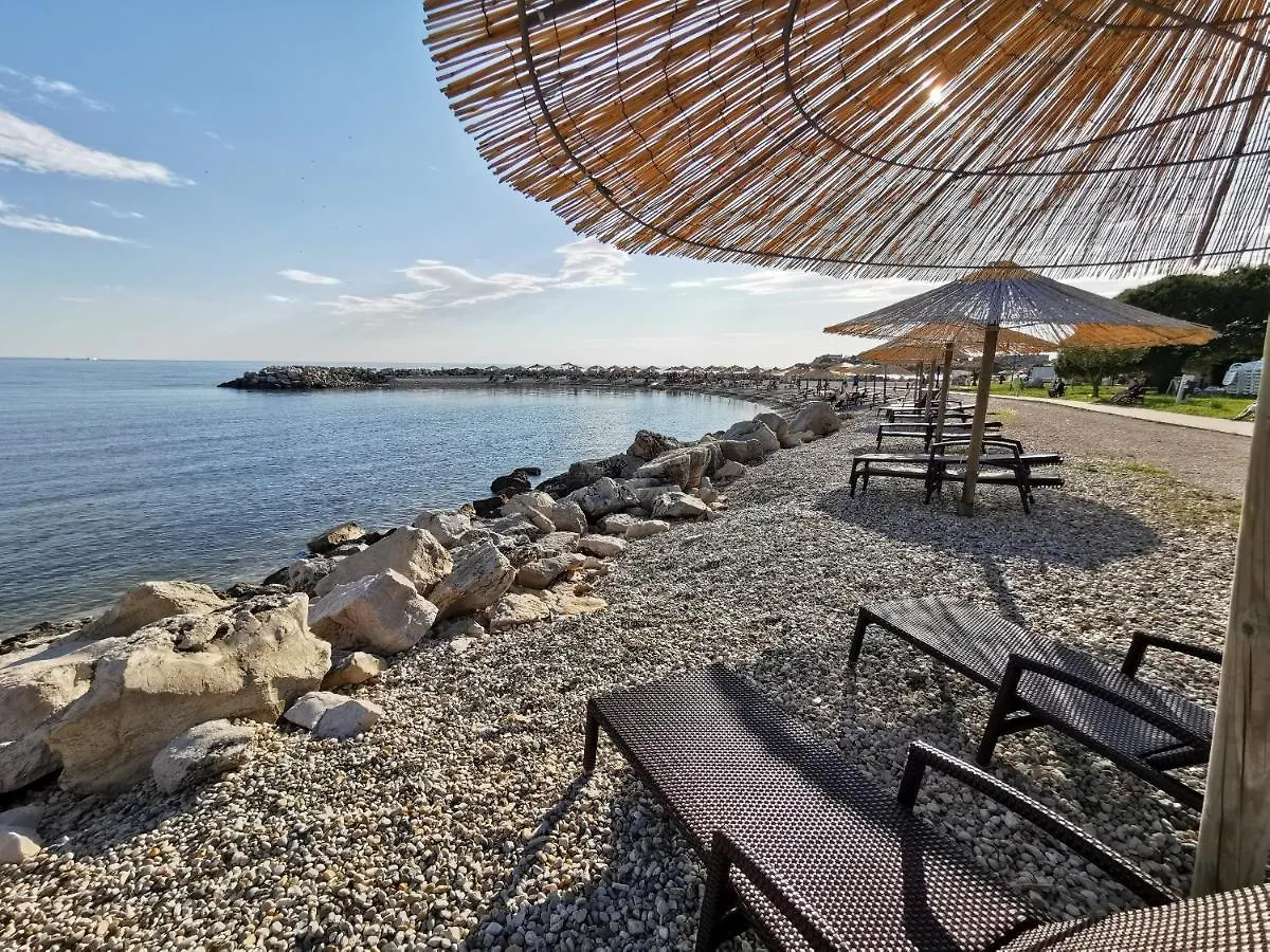 Lara Deluxe Superior 5 Star Apartment, Your Piece Of Heaven By The Sea & Park Novigrad Istria