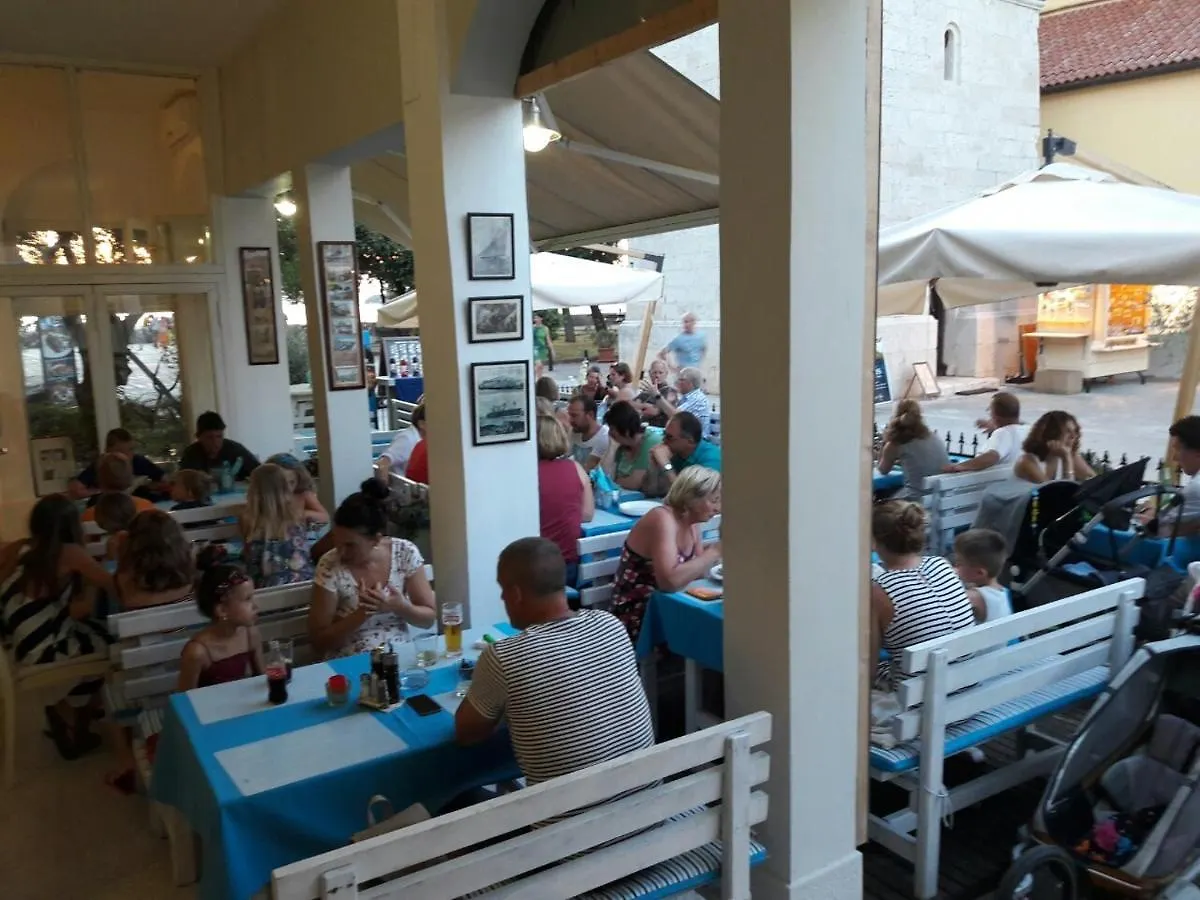 Lara Deluxe Superior 5 Star Apartment, Your Piece Of Heaven By The Sea & Park Novigrad Istria 0*,  Chorvatsko