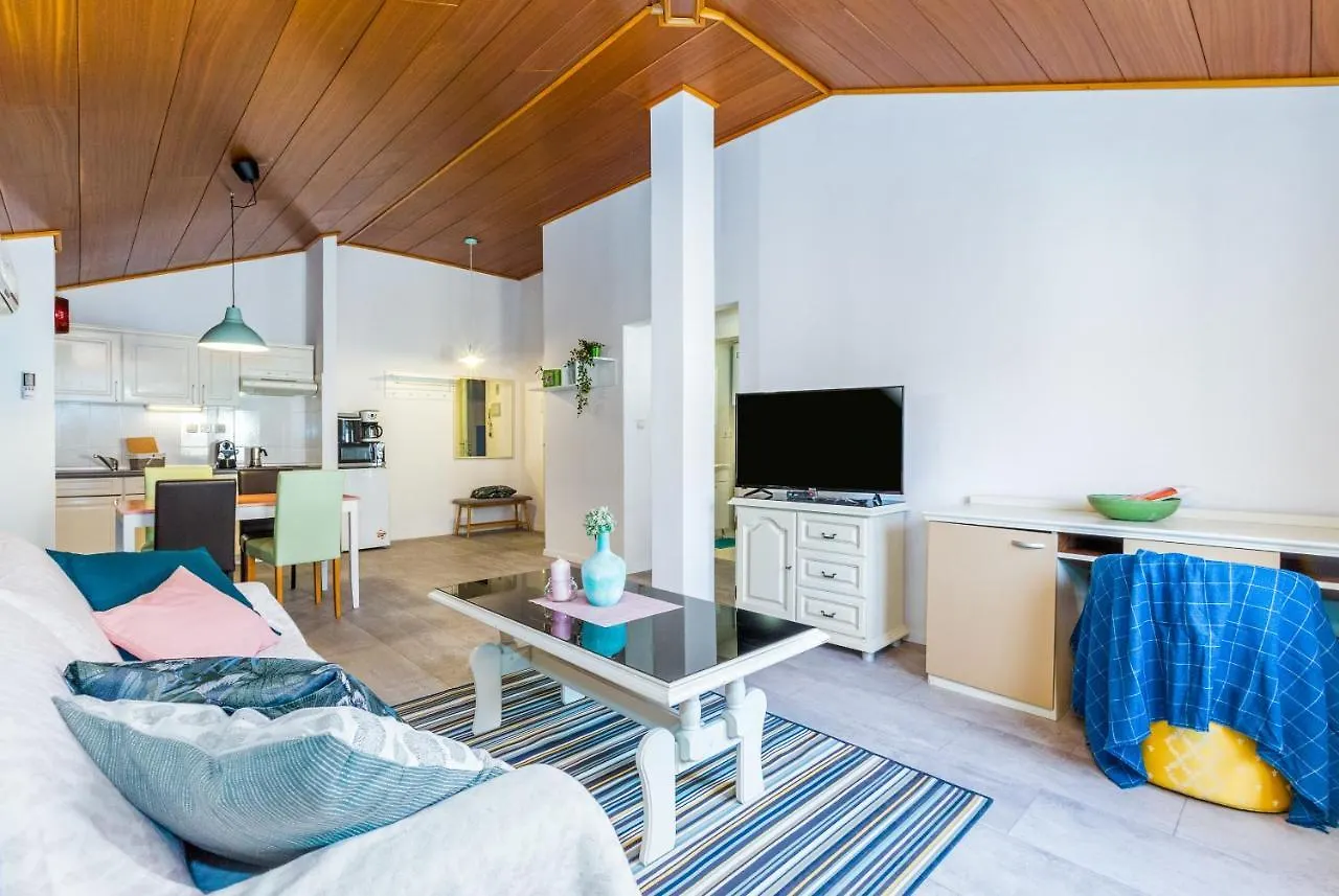 Apartmán Lara Deluxe Superior 5 Star Apartment, Your Piece Of Heaven By The Sea & Park Novigrad Istria